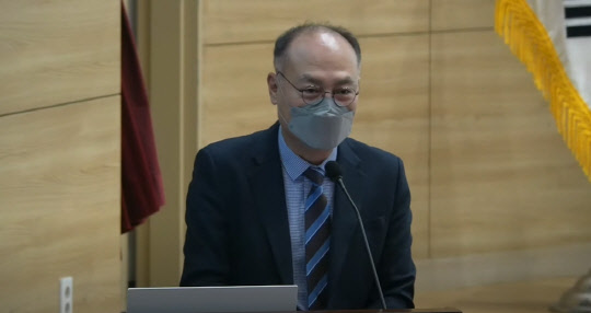 이종관 법무법인 세종 수석전문위원(박사)가 30일 국회 의원회관에서 열린 세미나에서 발표하고 있다. 유선희 기자